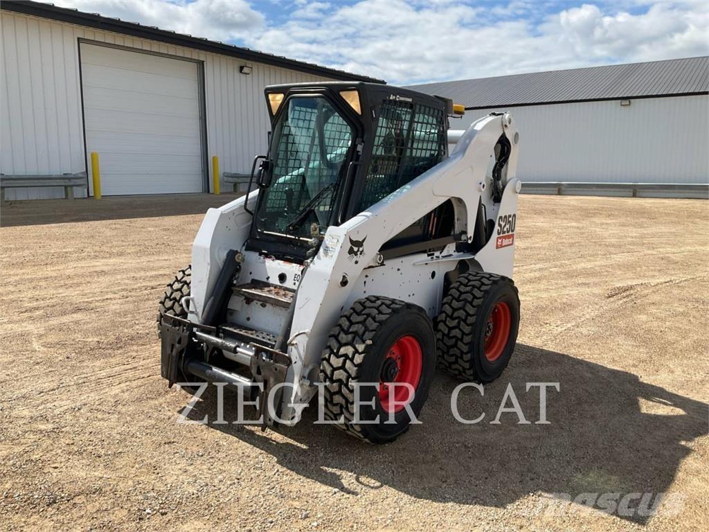 Bobcat S250 Skid steer mini nakladalci