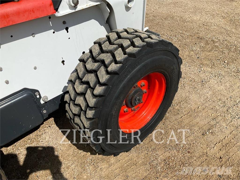 Bobcat S250 Skid steer mini nakladalci