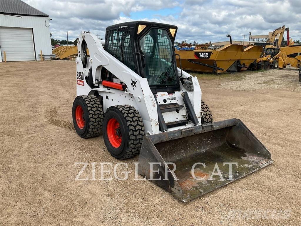 Bobcat S250 Skid steer mini nakladalci