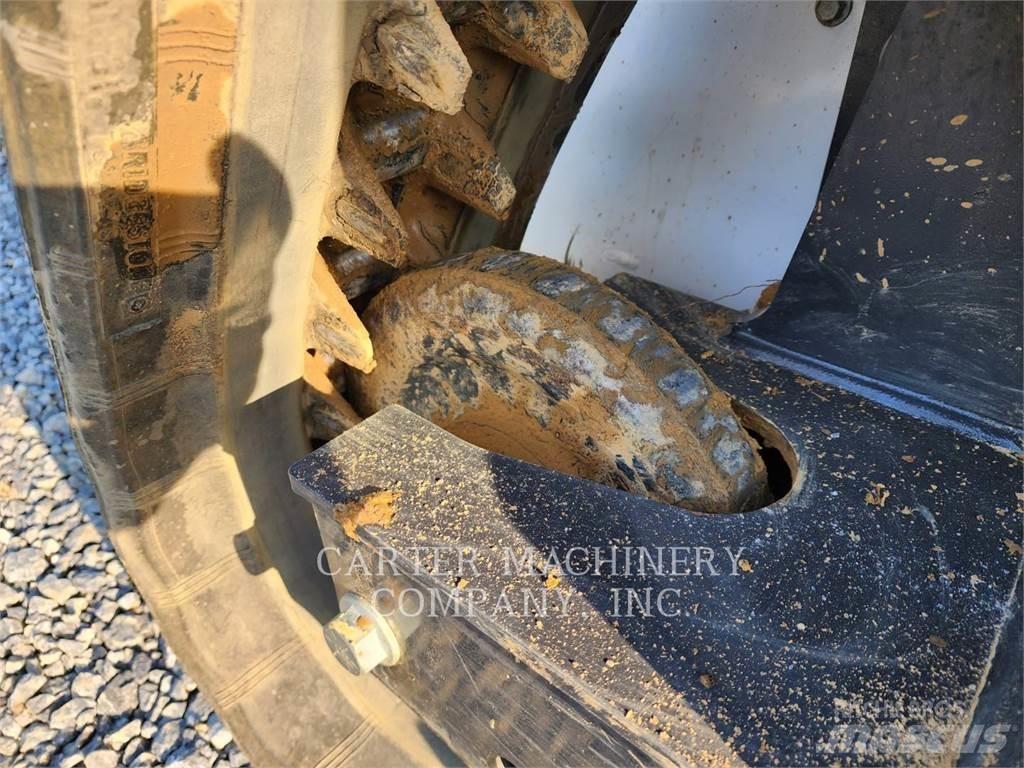 Bobcat T66 Skid steer mini nakladalci