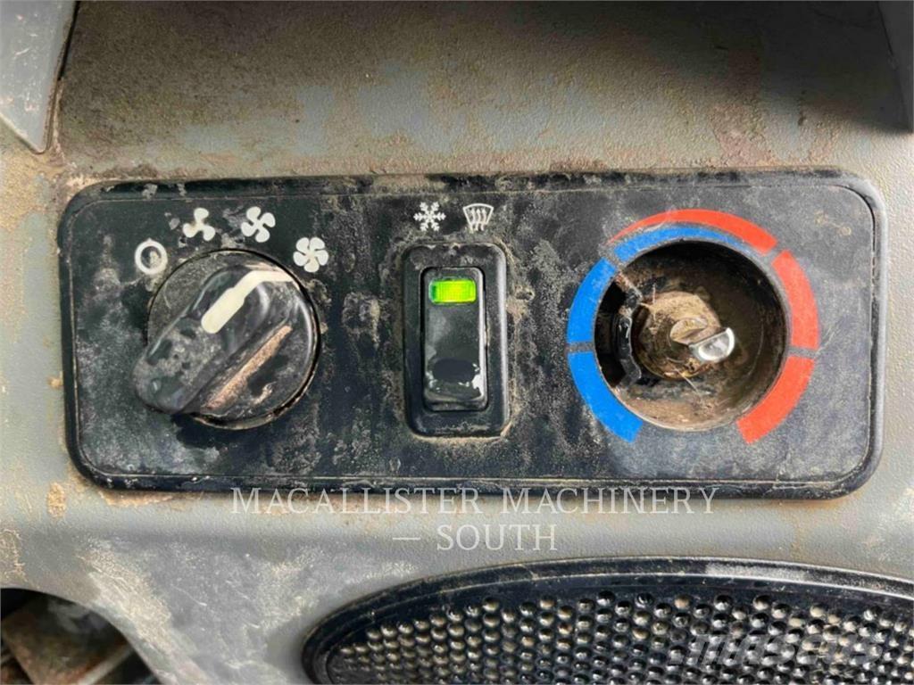 Bobcat T740 Nakladalci goseničarji