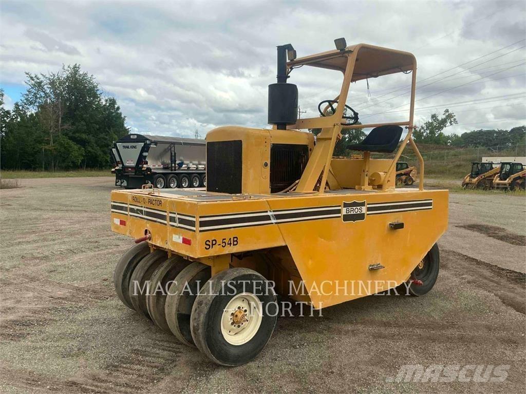 Bros SP-54B Kolesni valjarji s pnevmatikami