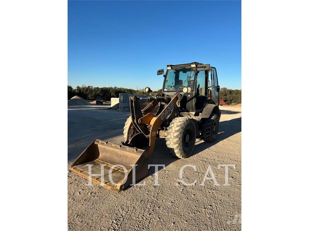 CASE 321F Kolesni nakladalci