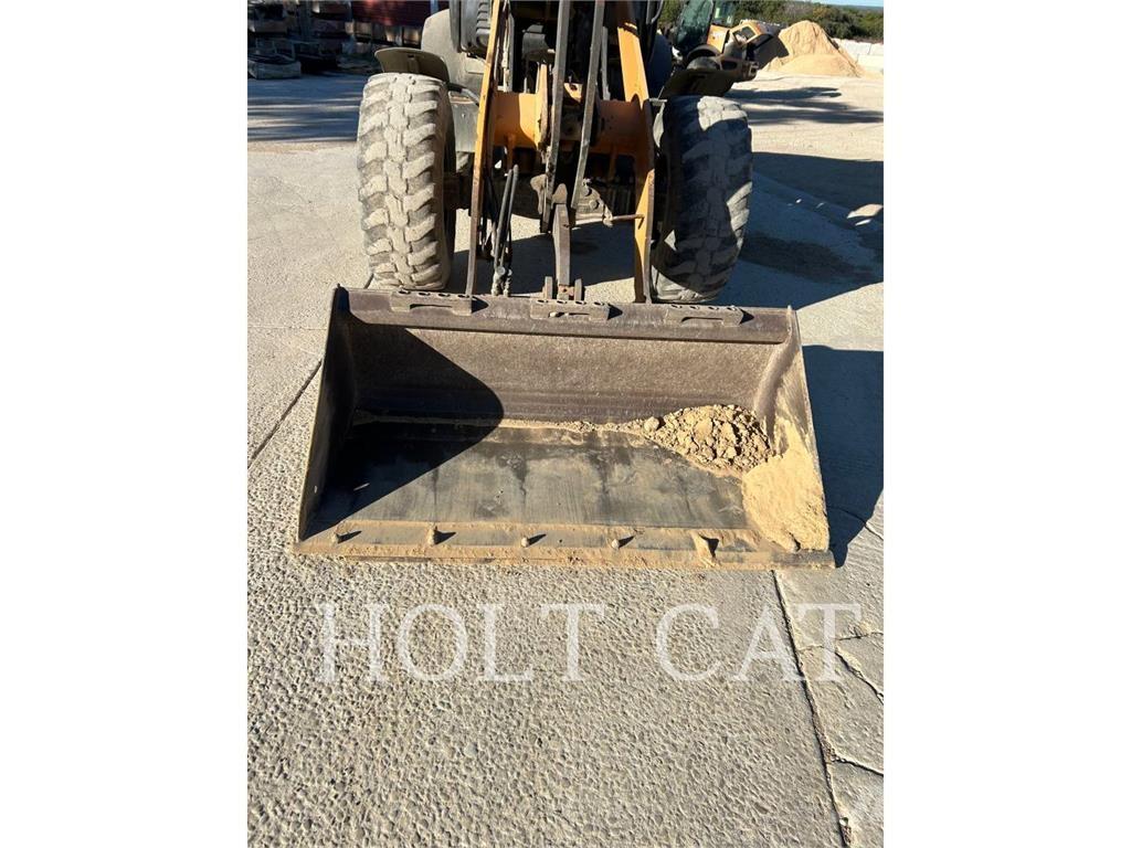 CASE 321F Kolesni nakladalci