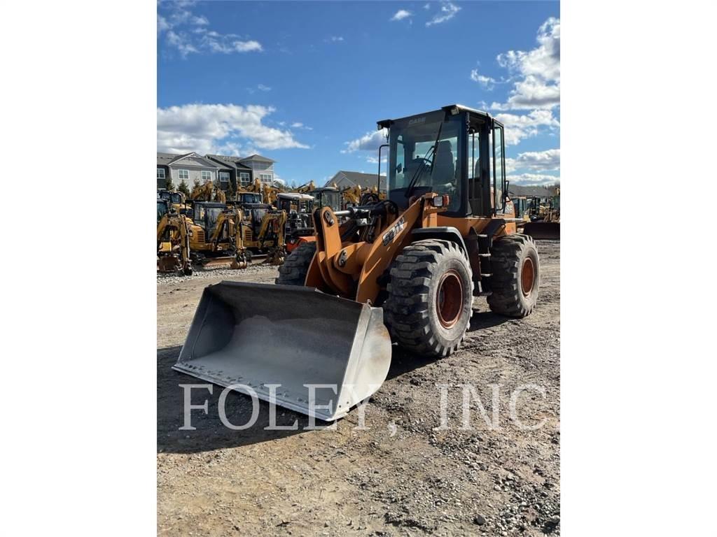 CASE 521F Kolesni nakladalci