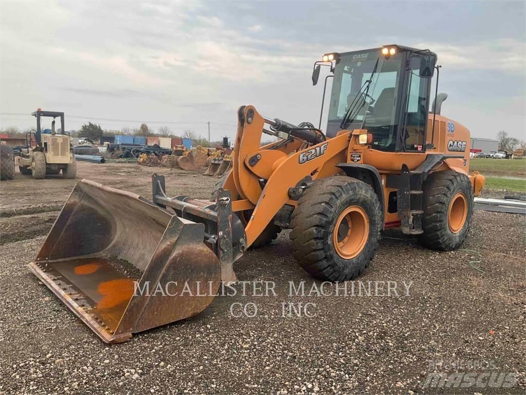 CASE 621F Kolesni nakladalci