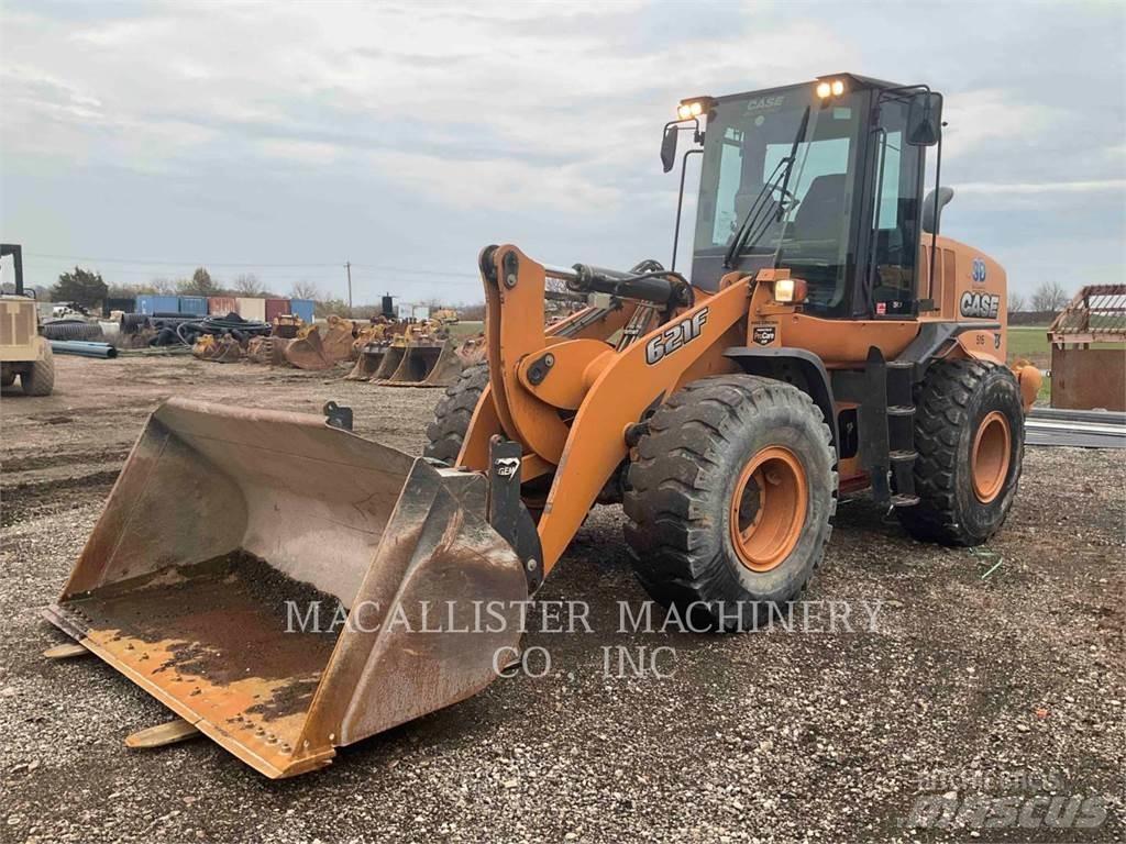 CASE 621F Kolesni nakladalci