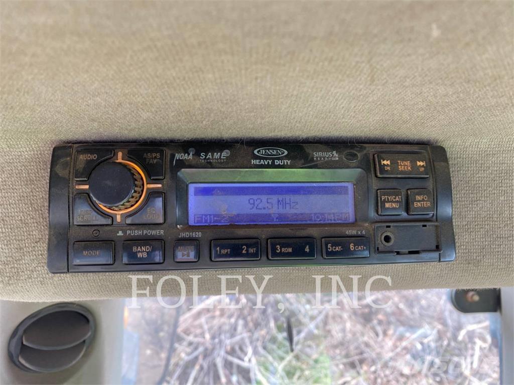 CASE 821F Kolesni nakladalci