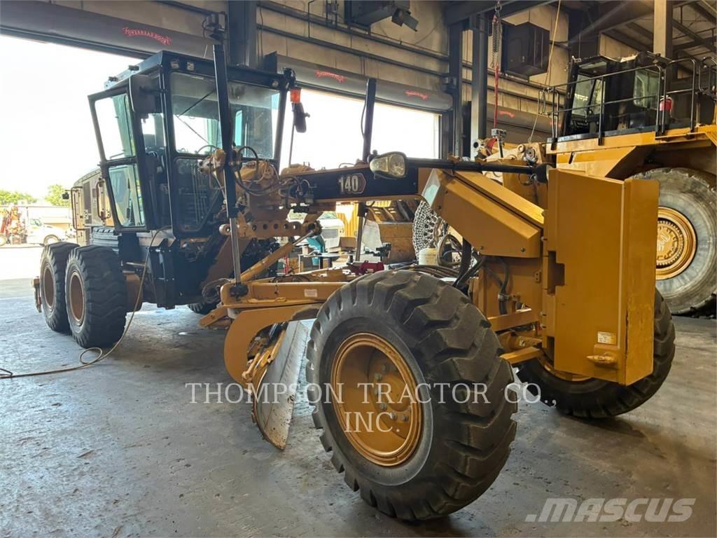 CAT 140 Grederji