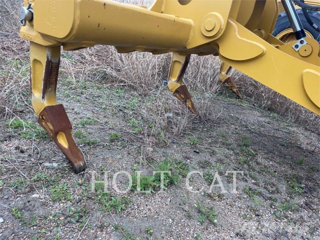 CAT 140 Grederji