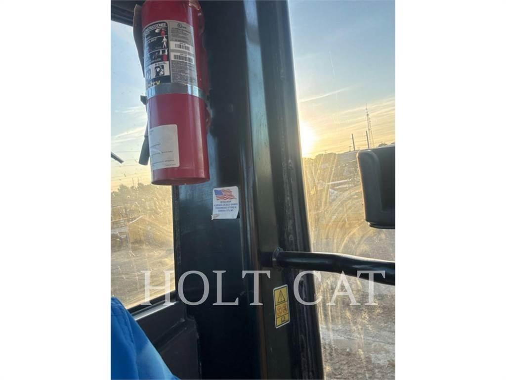 CAT 140 AWD Grederji