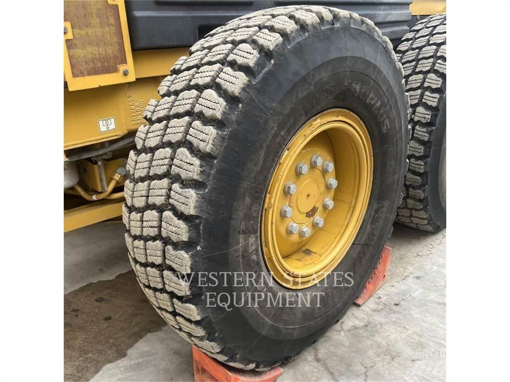 CAT 140 AWD Grederji