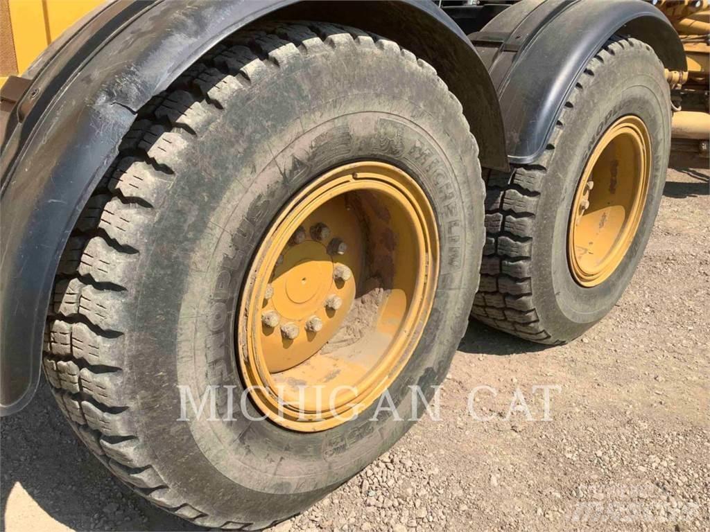 CAT 140M2 AWD Grederji