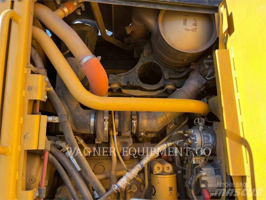 CAT 140M2 AWD Grederji