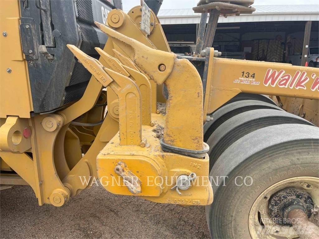 CAT 140M3 AWD Grederji