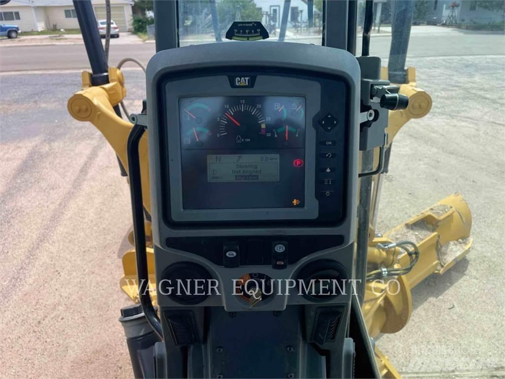 CAT 140M3 AWD Grederji