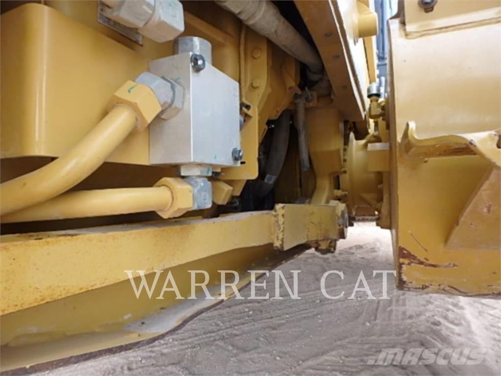 CAT 140M3 AWD Grederji