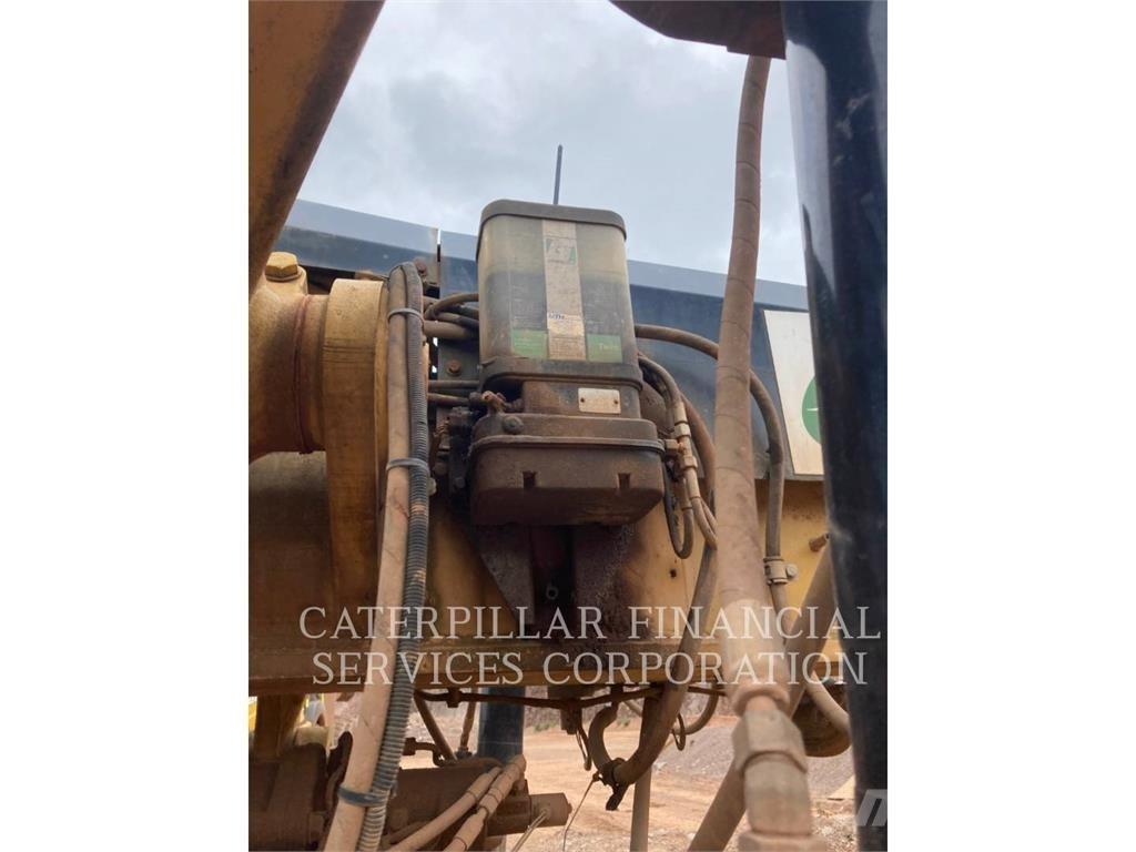 CAT 16M Grederji