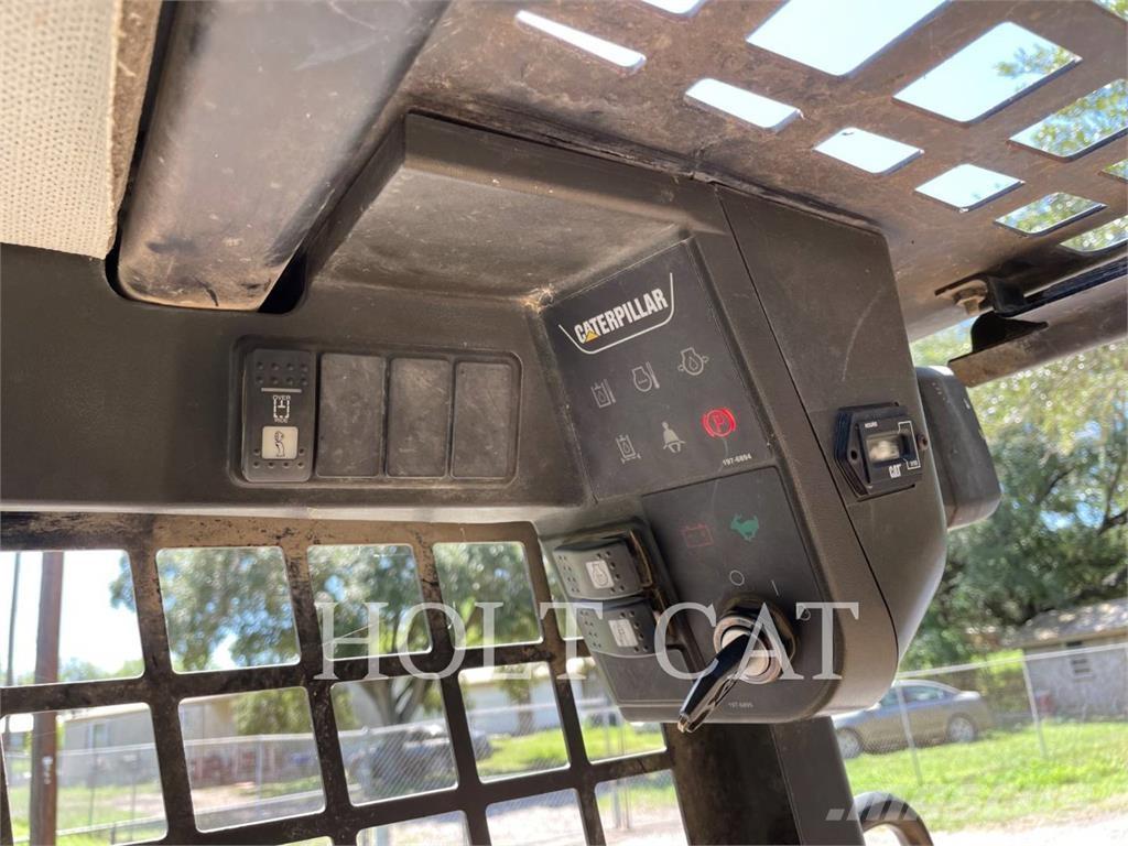 CAT 216 Skid steer mini nakladalci