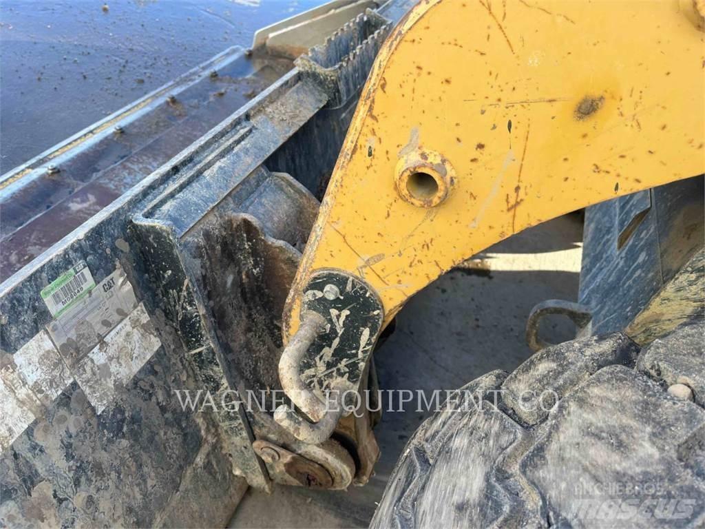 CAT 216B Skid steer mini nakladalci
