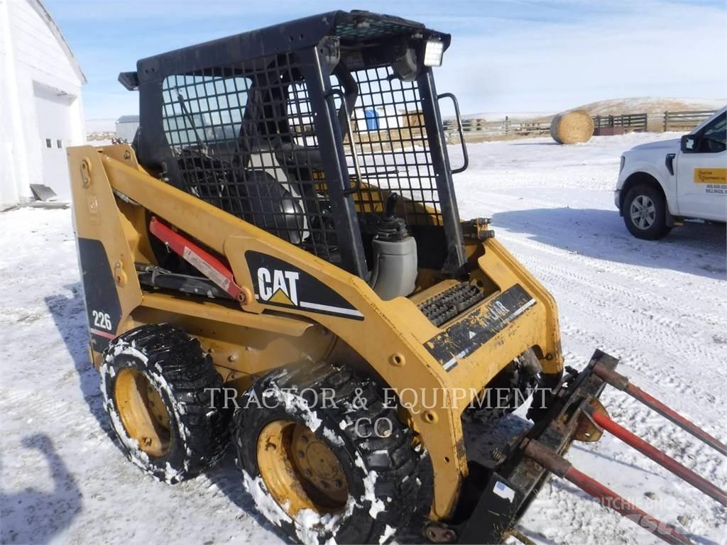 CAT 226 Skid steer mini nakladalci