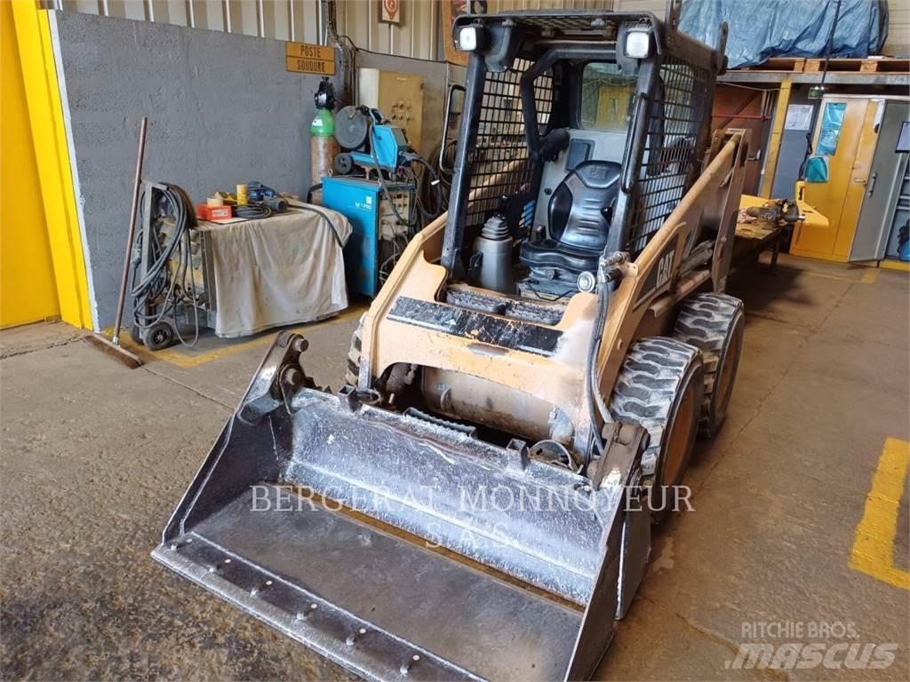 CAT 226 Skid steer mini nakladalci