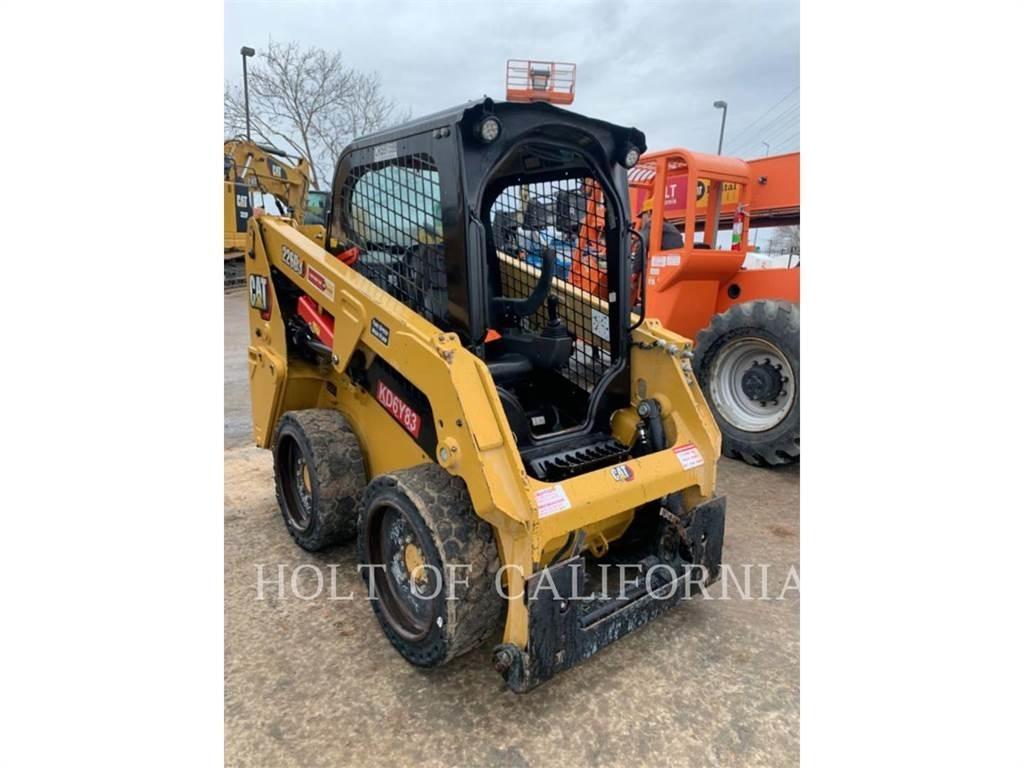 CAT 226 HF Skid steer mini nakladalci