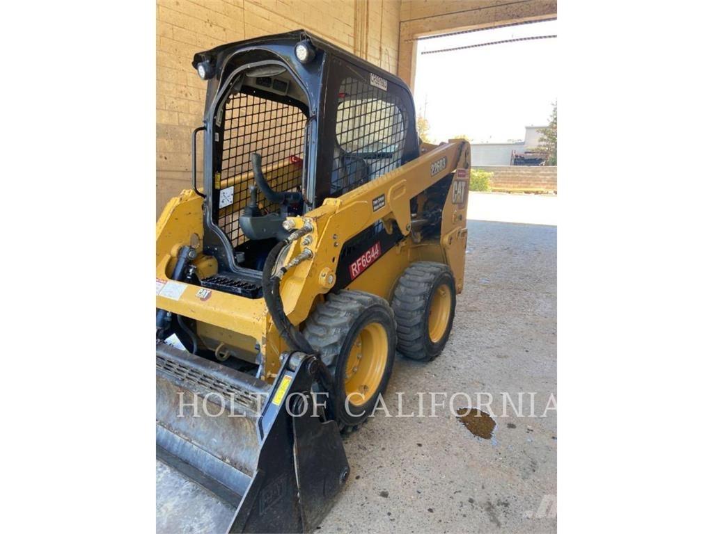CAT 226 HF Skid steer mini nakladalci