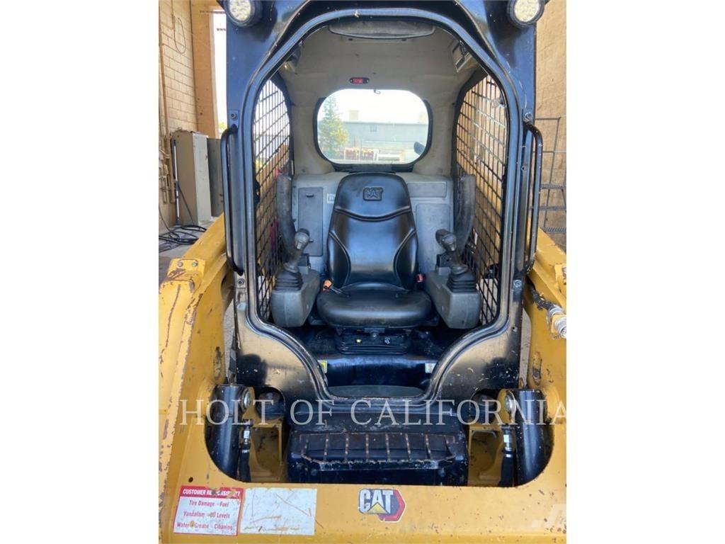 CAT 226 HF Skid steer mini nakladalci