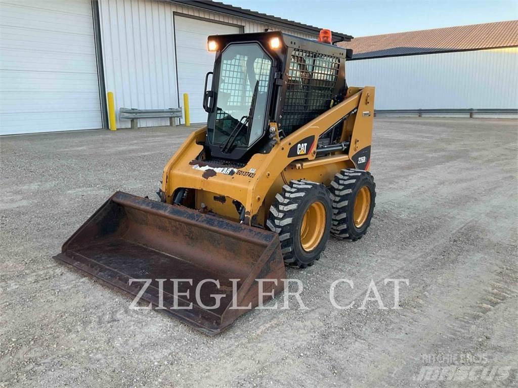 CAT 226B3 Skid steer mini nakladalci