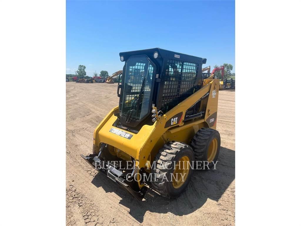 CAT 226B3 C3S2 Skid steer mini nakladalci