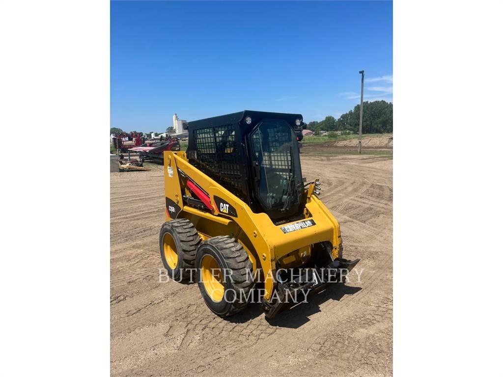 CAT 226B3 C3S2 Skid steer mini nakladalci