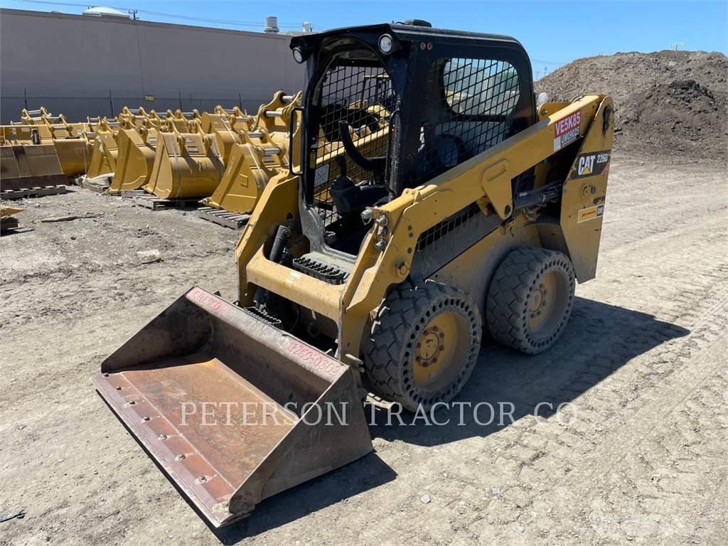 CAT 226D Skid steer mini nakladalci