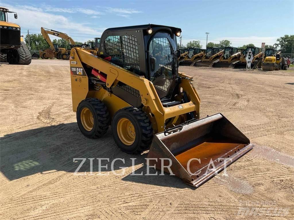 CAT 226D Skid steer mini nakladalci