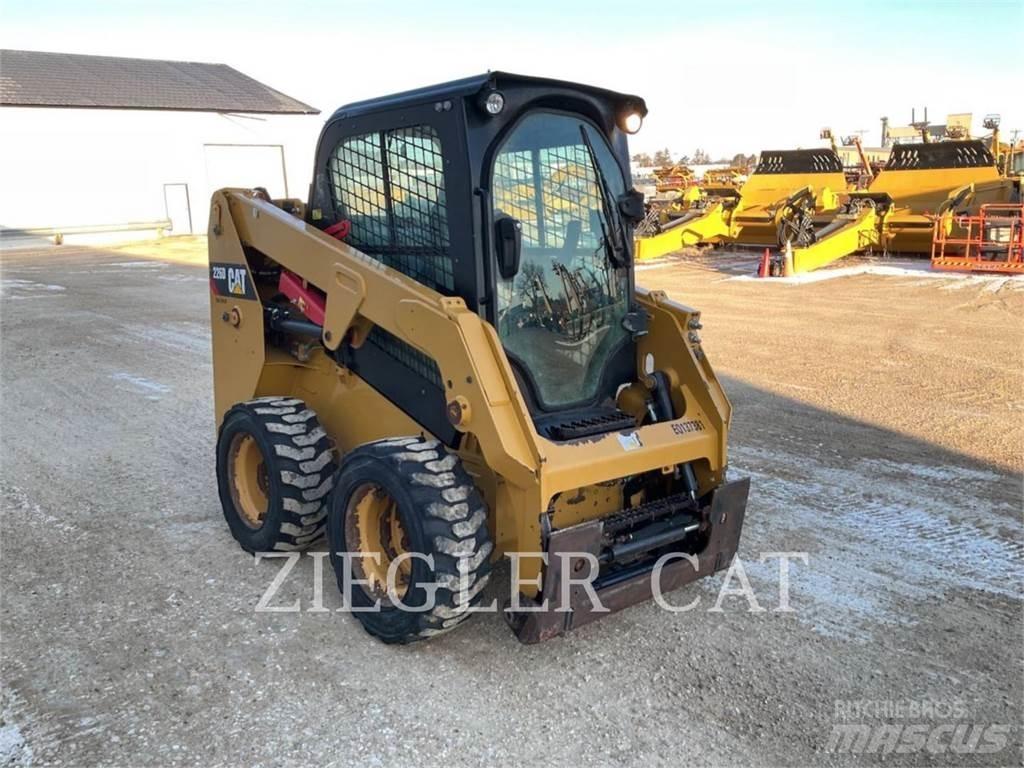 CAT 226D Skid steer mini nakladalci
