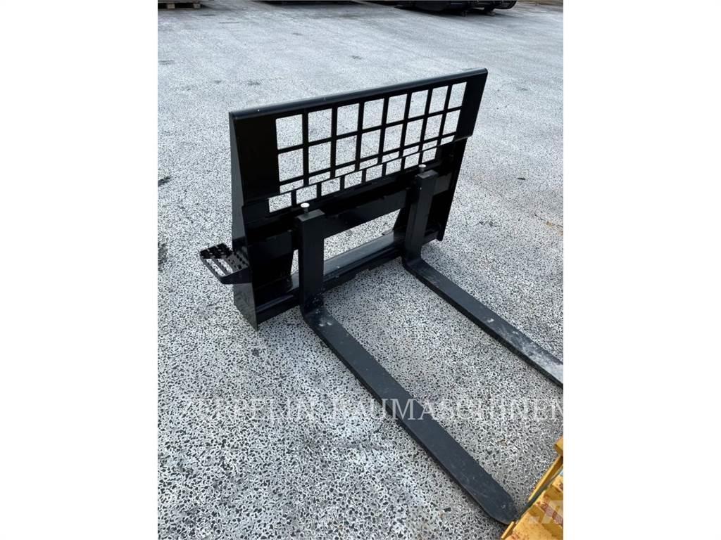 CAT 226D Skid steer mini nakladalci