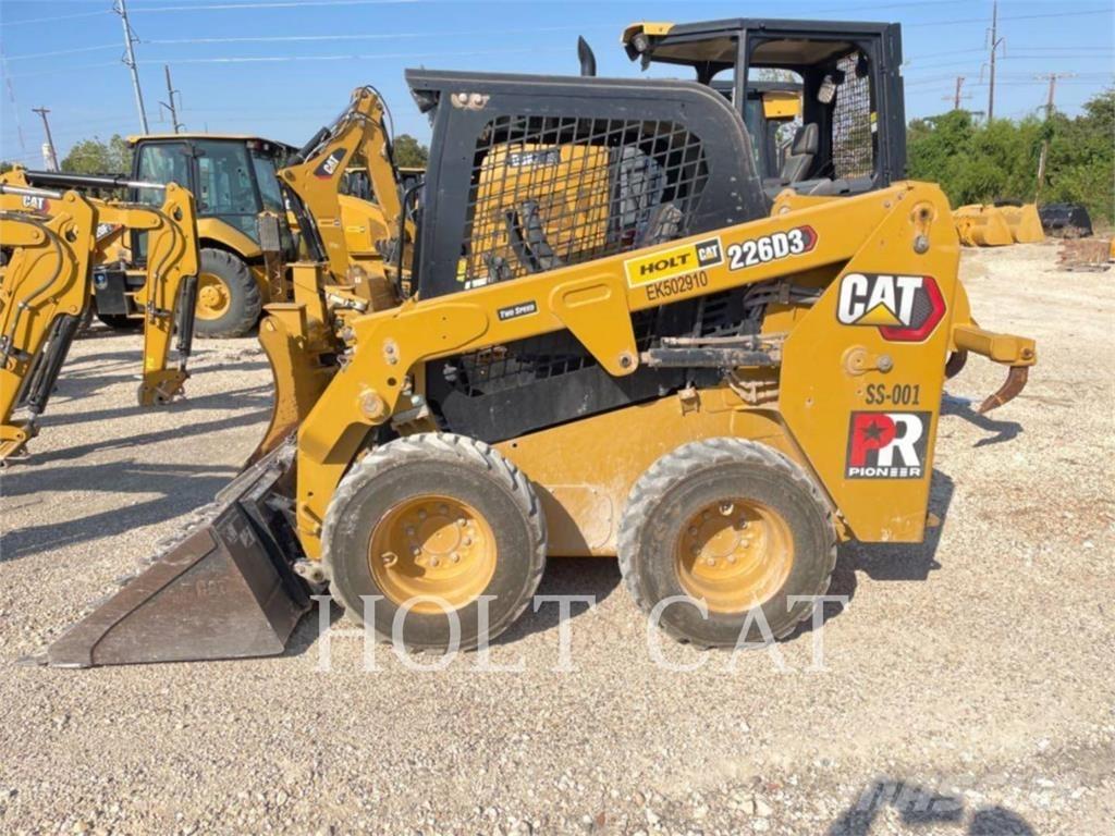 CAT 226D Skid steer mini nakladalci