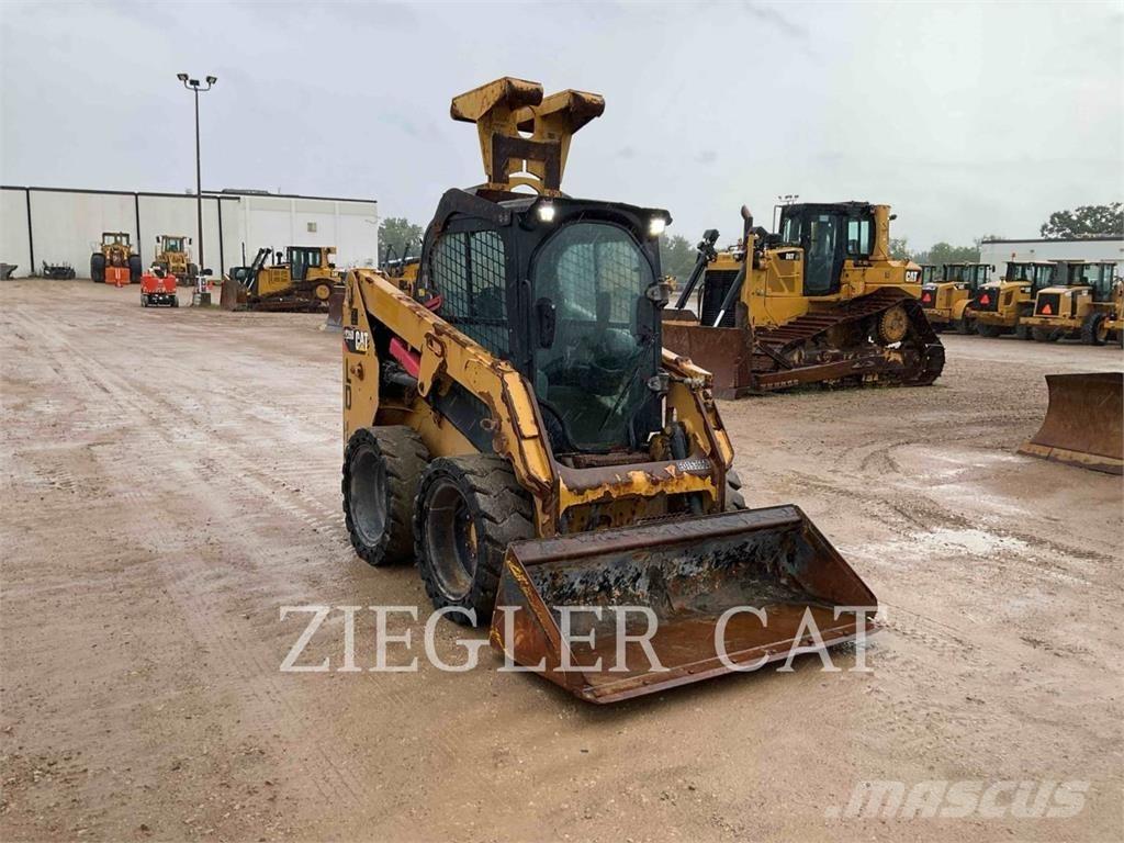 CAT 226D Skid steer mini nakladalci