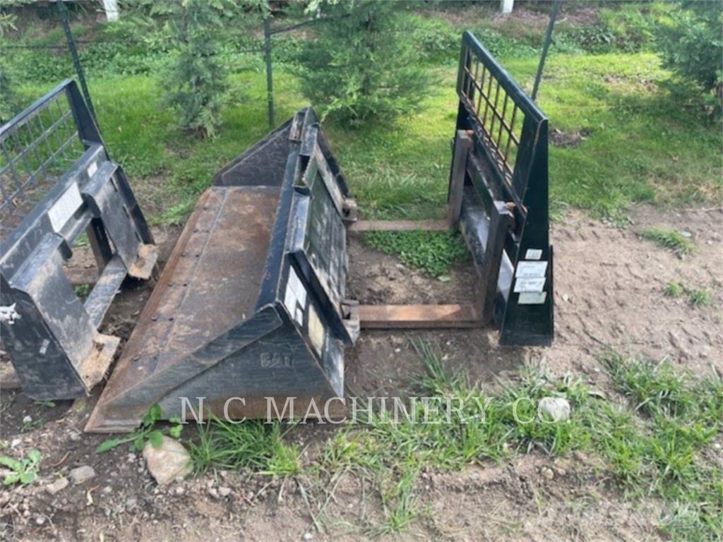 CAT 226D Skid steer mini nakladalci