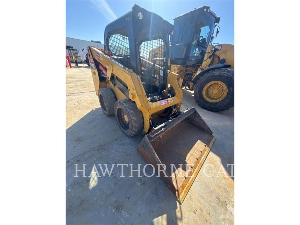 CAT 226D Skid steer mini nakladalci