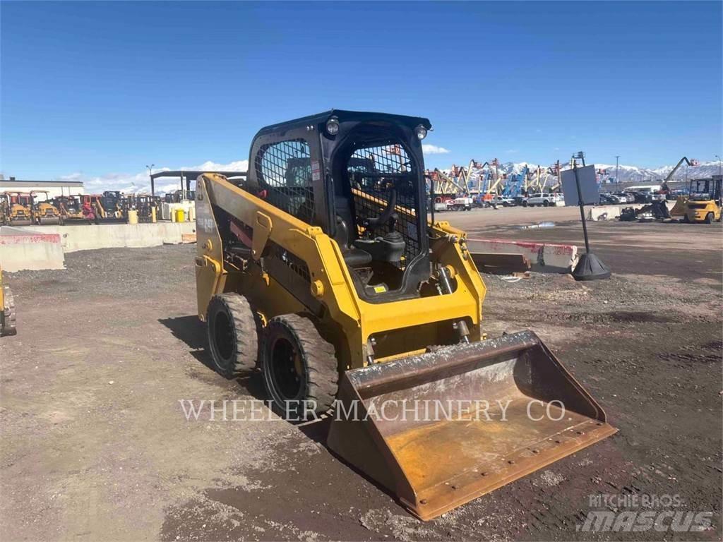 CAT 226D C1-H2 Skid steer mini nakladalci