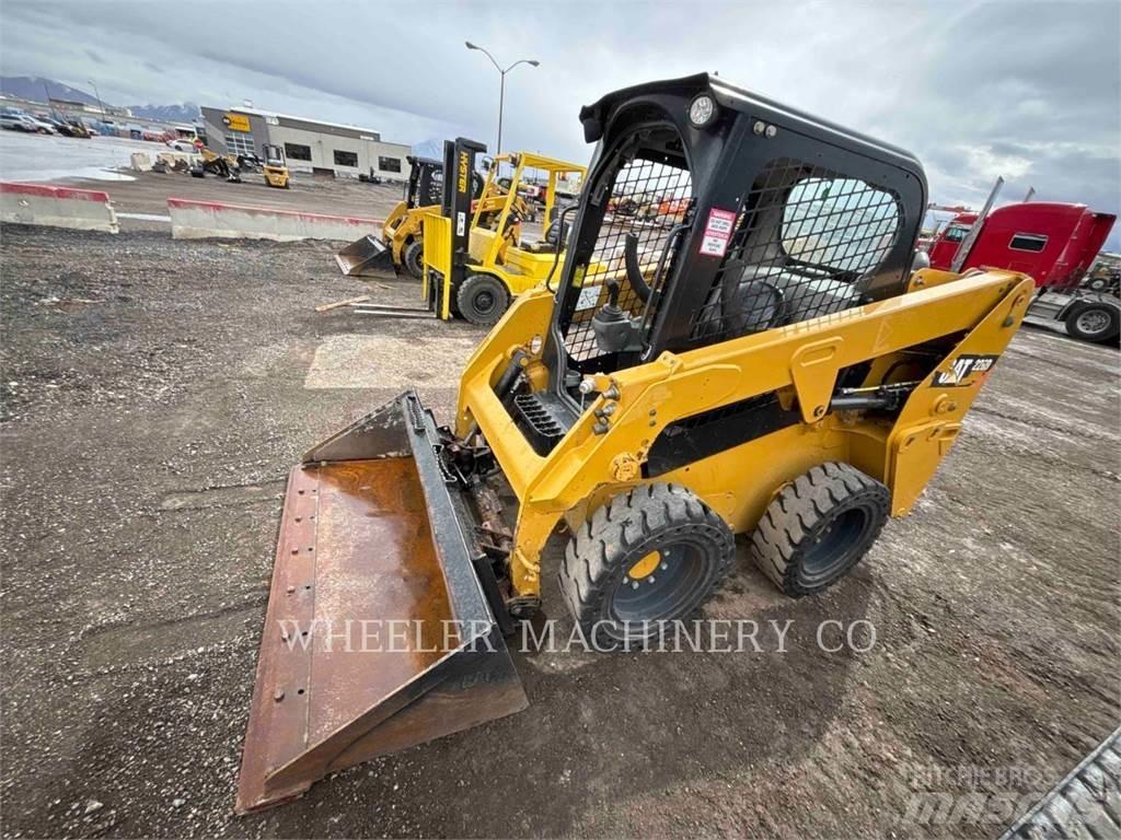 CAT 226D C1-H2 Skid steer mini nakladalci
