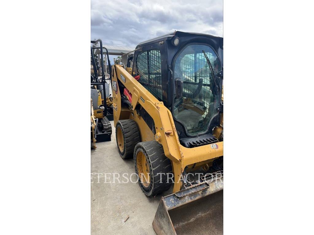 CAT 226D3 Skid steer mini nakladalci