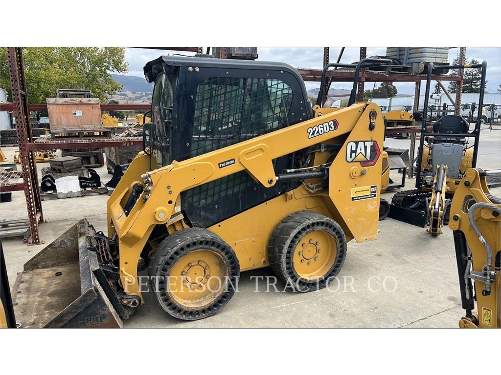 CAT 226D3 Skid steer mini nakladalci