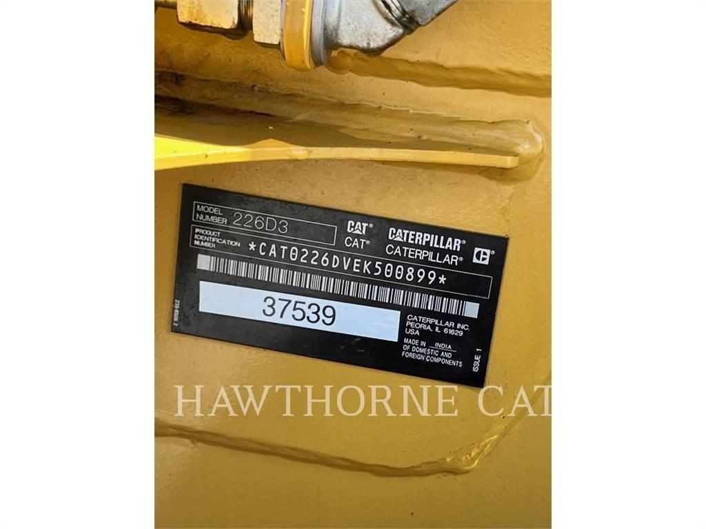 CAT 226D3 Skid steer mini nakladalci