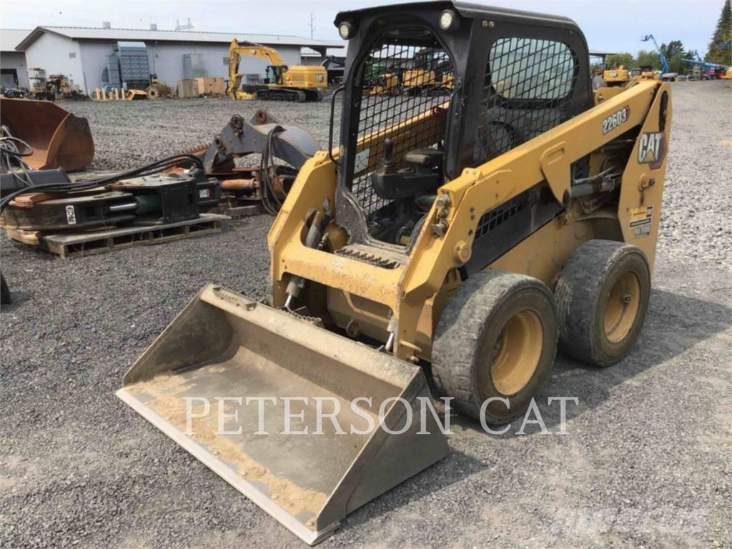 CAT 226D3 Skid steer mini nakladalci