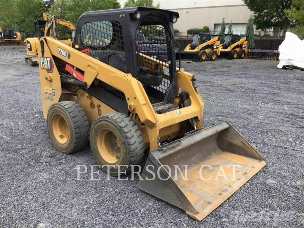 CAT 226D3 Skid steer mini nakladalci
