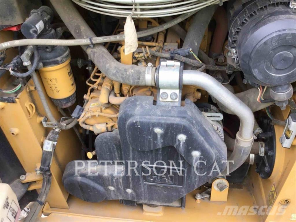 CAT 226D3 Skid steer mini nakladalci