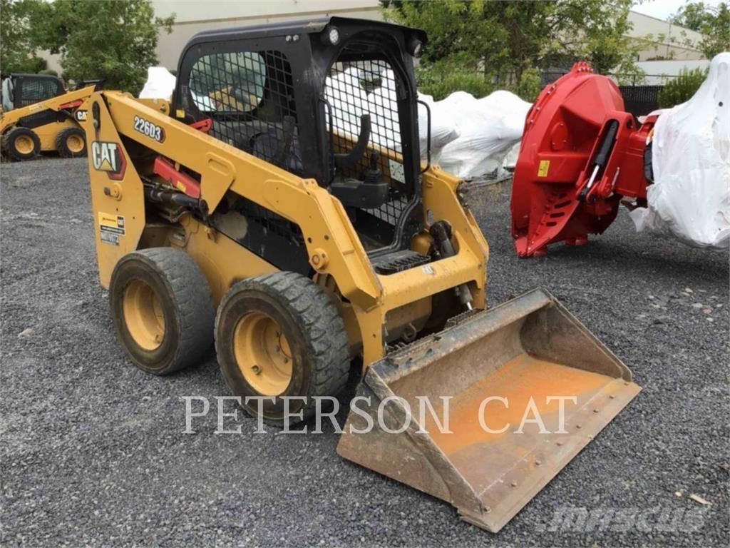 CAT 226D3 Skid steer mini nakladalci