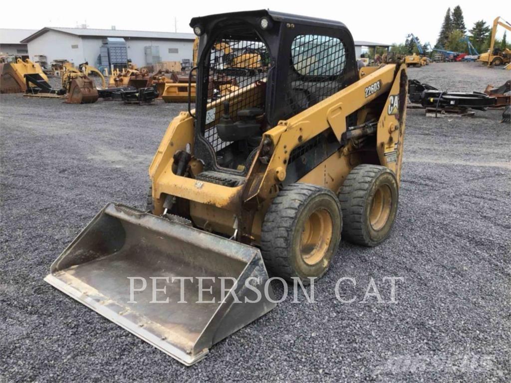 CAT 226D3 Skid steer mini nakladalci